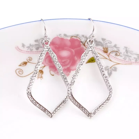NEW 🌸 Rhinestone teardrop earrings silver - Picture 4 of 5